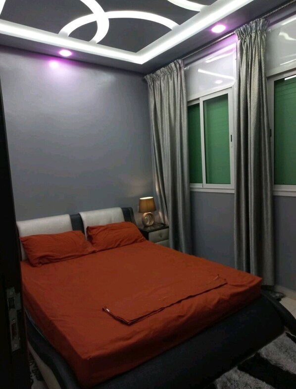 2 habitaciones, tabla de planchar con plancha, wifi y ropa de cama 