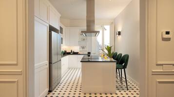 Réfrigérateur, four, plaque de cuisson, lave-vaisselle