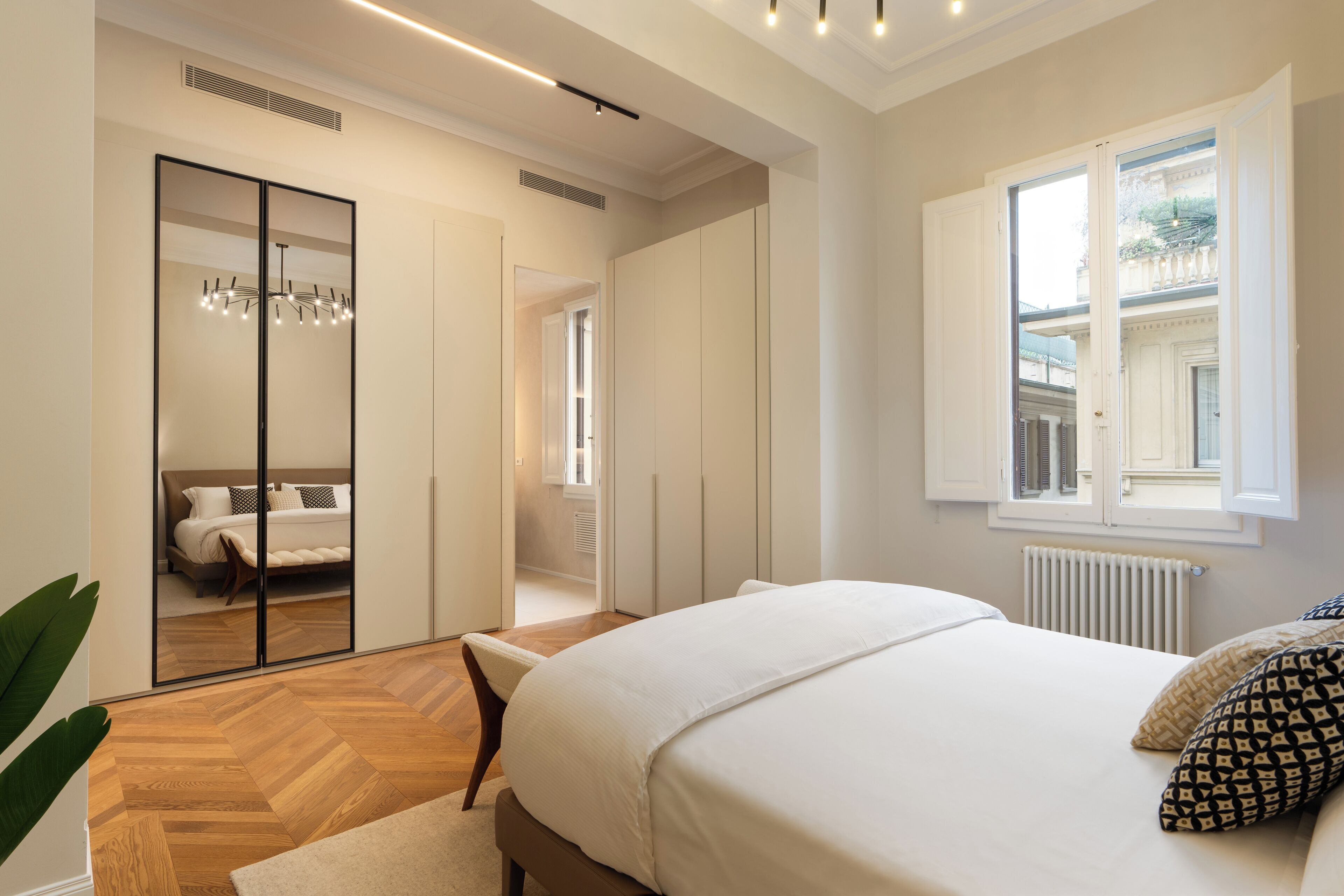 3 chambres, coffres-forts dans les chambres, fer et planche à repasser