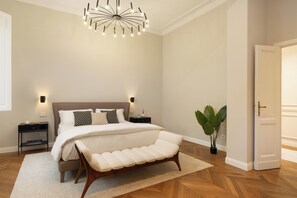 3 chambres, coffres-forts dans les chambres, fer et planche à repasser