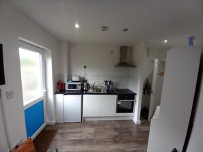 Studio | Private kitchen | Fridge, microwave, oven, stovetop - Cosy 1-bed Studio in Northolt (Northolt)