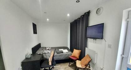 Cosy 1-bed Studio in Northolt