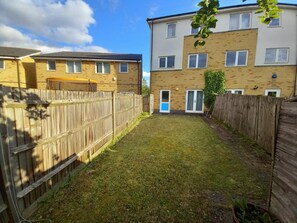 Studio | Property grounds - Cosy 1-bed Studio in Northolt (Northolt)