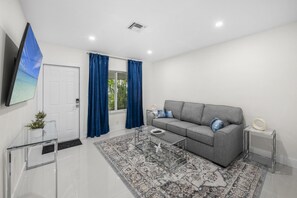 Apartment | 1 bedroom - Uhost AI 1BR With Marble Accents Patio (Fort Lauderdale)
