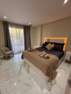 2 chambres, fer et planche à repasser, Wi-Fi gratuit, draps fournis