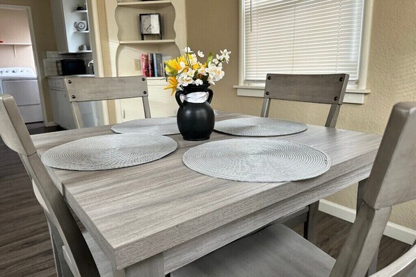 Dining - Updated House Great Location (Hanford)