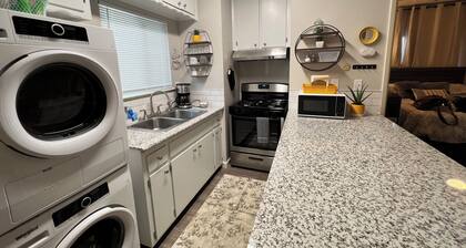 Updated 1 bedroom near shopping and restaurants