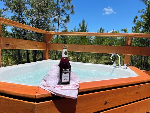 Outdoor spa tub