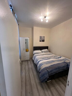 Apartment | 2 bedrooms, iron/ironing board, free WiFi, bed sheets - Cozy London Apartment - Central Location (London)