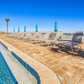 2 عدّة غرف نوم وخدمة الإنترنت