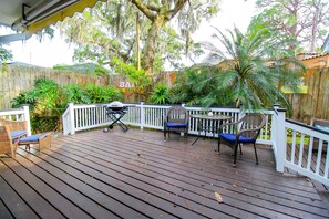 Outdoor dining - The Moody Manor (St Augustine), The Moody Manor in St Augustine! (Saint Augustine)