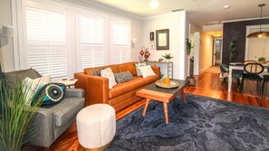 TV, fireplace, stereo - The Moody Manor (St Augustine), The Moody Manor in St Augustine! (Saint Augustine)