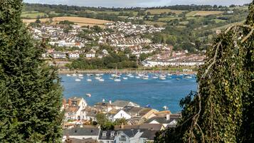 House | 2 bilik tidur