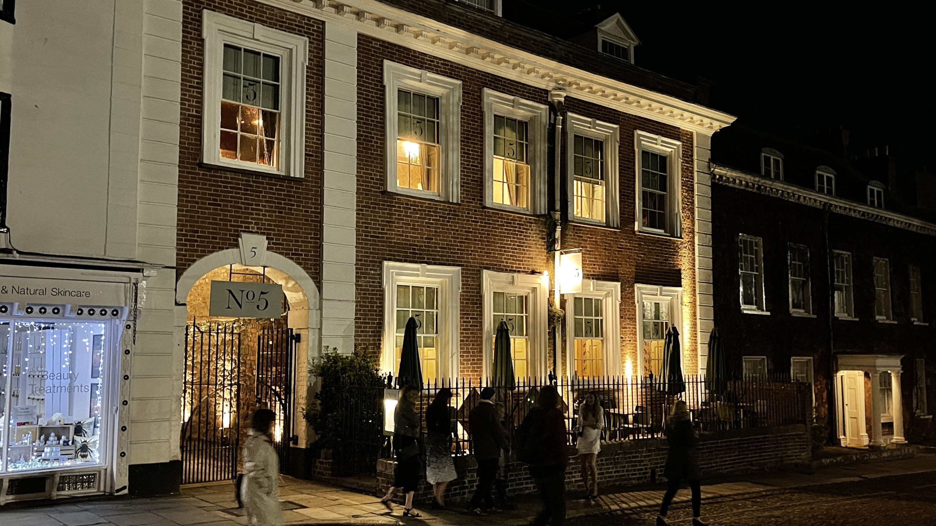 2 عدّة غرف نوم