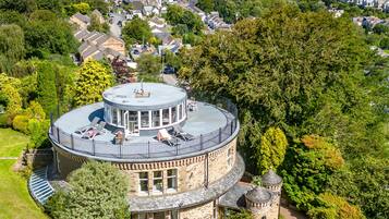 House | 5 bilik tidur