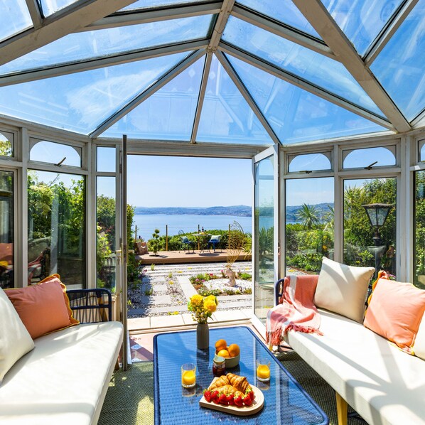 House, Smoking | 6 bedrooms - Vane Tower- Historic Retreat With Panoramic Sea Views (Torquay)