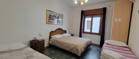 Hypo-allergenic bedding, free WiFi