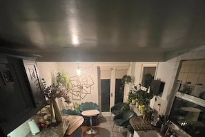 Fridge, microwave, oven, stovetop - House - Sleeps 4 - Garden - Pets Ok - Parking (London)
