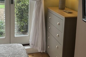 Talo | 2 makuuhuonetta, työpöytä, silitysrauta/-lauta, ilmainen Wi-Fi