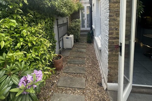 My Sky London House Near Attractions