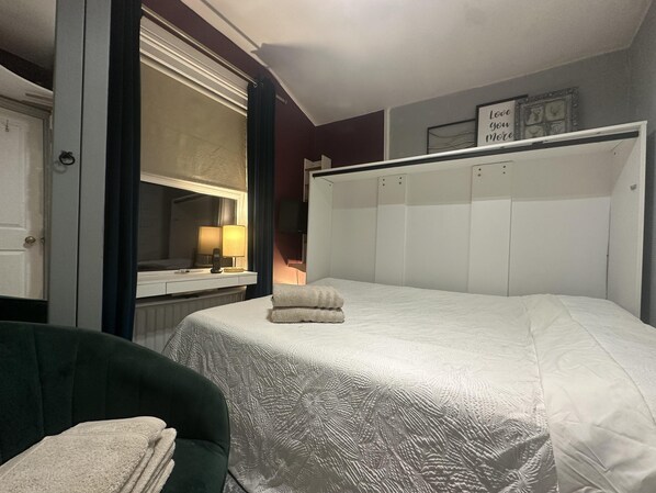 Talo | 2 makuuhuonetta, työpöytä, silitysrauta/-lauta, ilmainen Wi-Fi