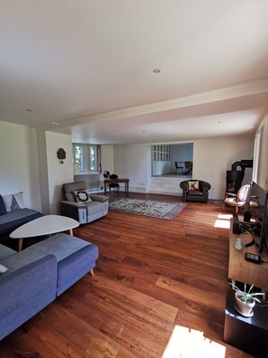 Living area - 4 Bedroom Private vacation home in Haravilliers (Haravilliers)