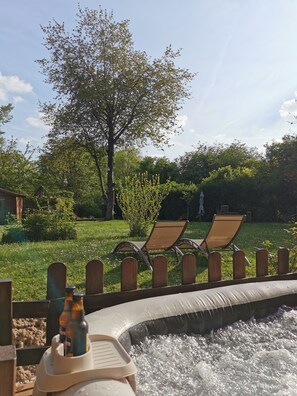 Bain à remous extérieur