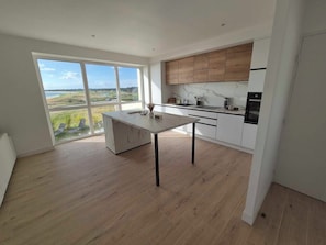 Microwave, oven, stovetop, dishwasher - TY Bihan Anna - Maison les Pieds Dans L'eau (Trégunc)