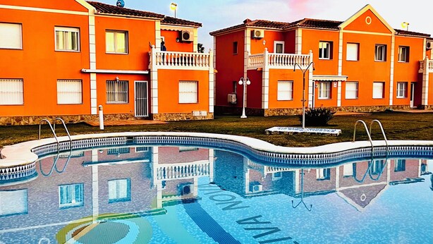 A swimming pool with a clear view of the surrounding buildings. - Oliva Nova Club Sevilla VI Equestrian Center . Playa 400 Metros (OLIVA)