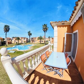 Outdoor dining - Oliva Nova Club Sevilla VI Equestrian Center . Playa 400 Metros (OLIVA)