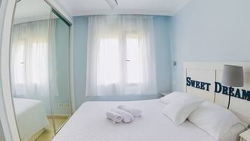 2 Schlafzimmer, Schreibtisch, Bügeleisen/Bügelbrett, kostenloses WLAN