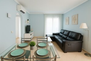 Smart TV - Oliva Nova Club Sevilla VI Equestrian Center . Playa 400 Metros (OLIVA)
