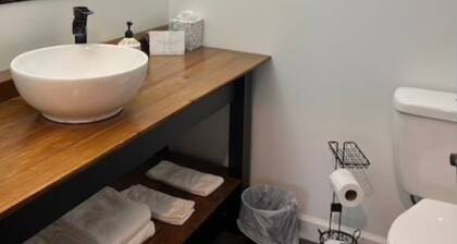 The Mitchell Suite above Dolce, Bryson City, walk to restaurants & GSMRailroad