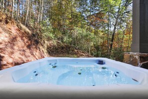 Tina de hidromasaje al aire libre