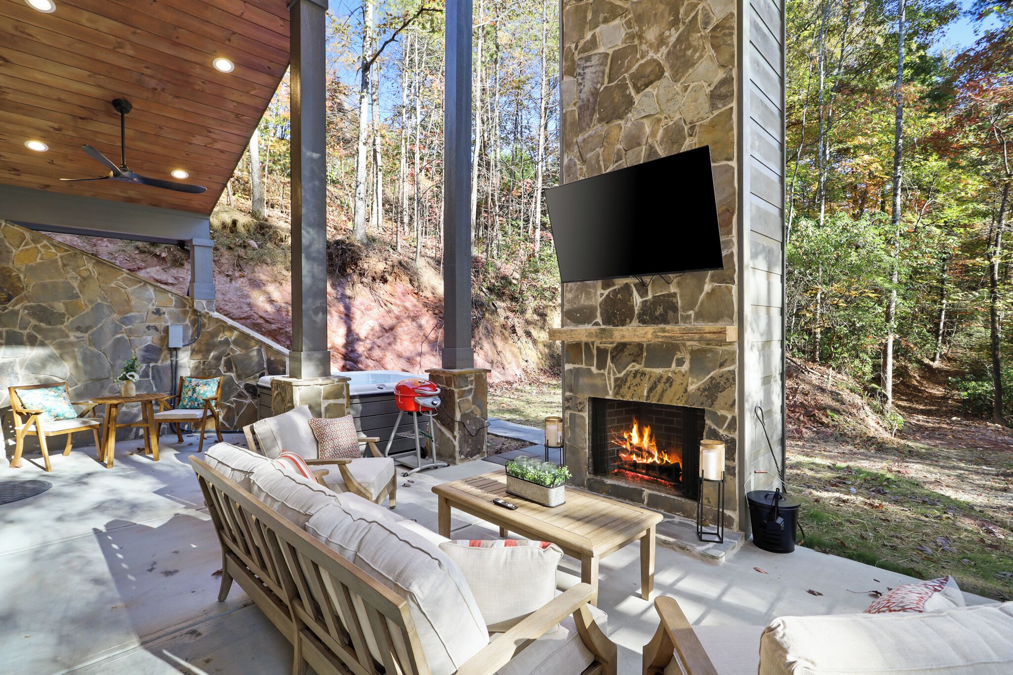 NEW Luxury Cabin in the most desired Mtn Tops Area. Dream Catcher