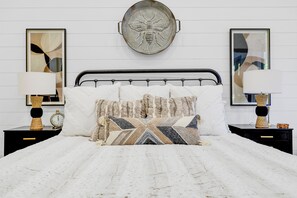 2 habitaciones, tabla de planchar con plancha, wifi y ropa de cama 