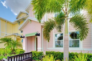Property grounds - ~ 11 Mi to Disney: Bright Kissimmee Townhome! (Kissimmee)