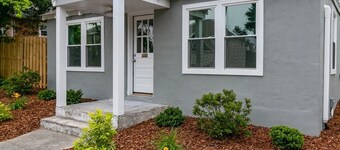 Updated, Fenced, Pet Friendly Downtown Cottage