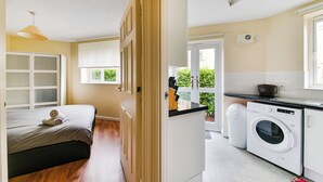 1 bedroom, free WiFi, bed sheets - Supurb Apartment in Canada Water - Free Parking (London)
