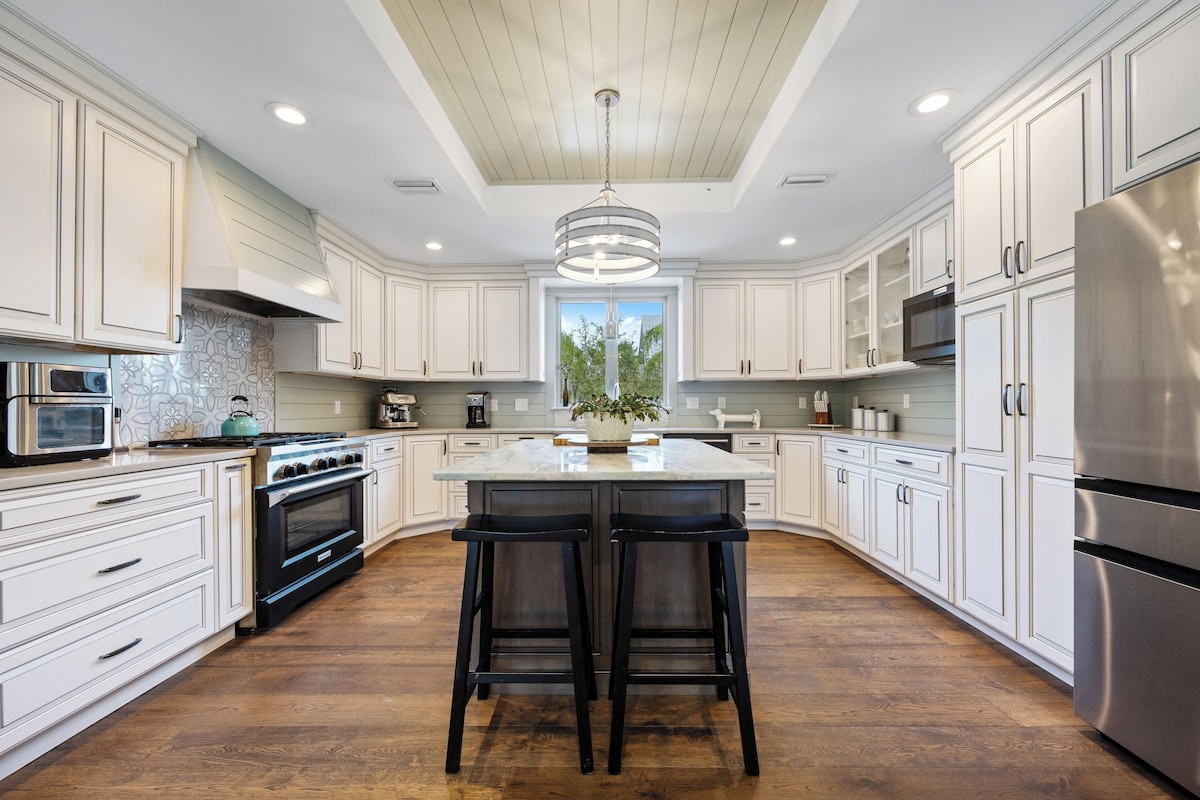 Photo 2 of Luxurious historic home with pool, parking, easy walk to downtown