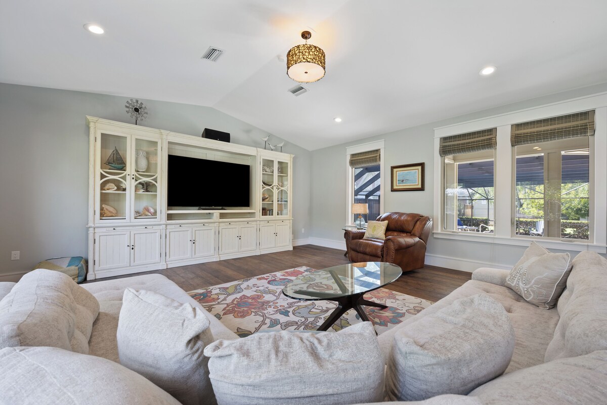 Photo 5 of Luxurious historic home with pool, parking, easy walk to downtown