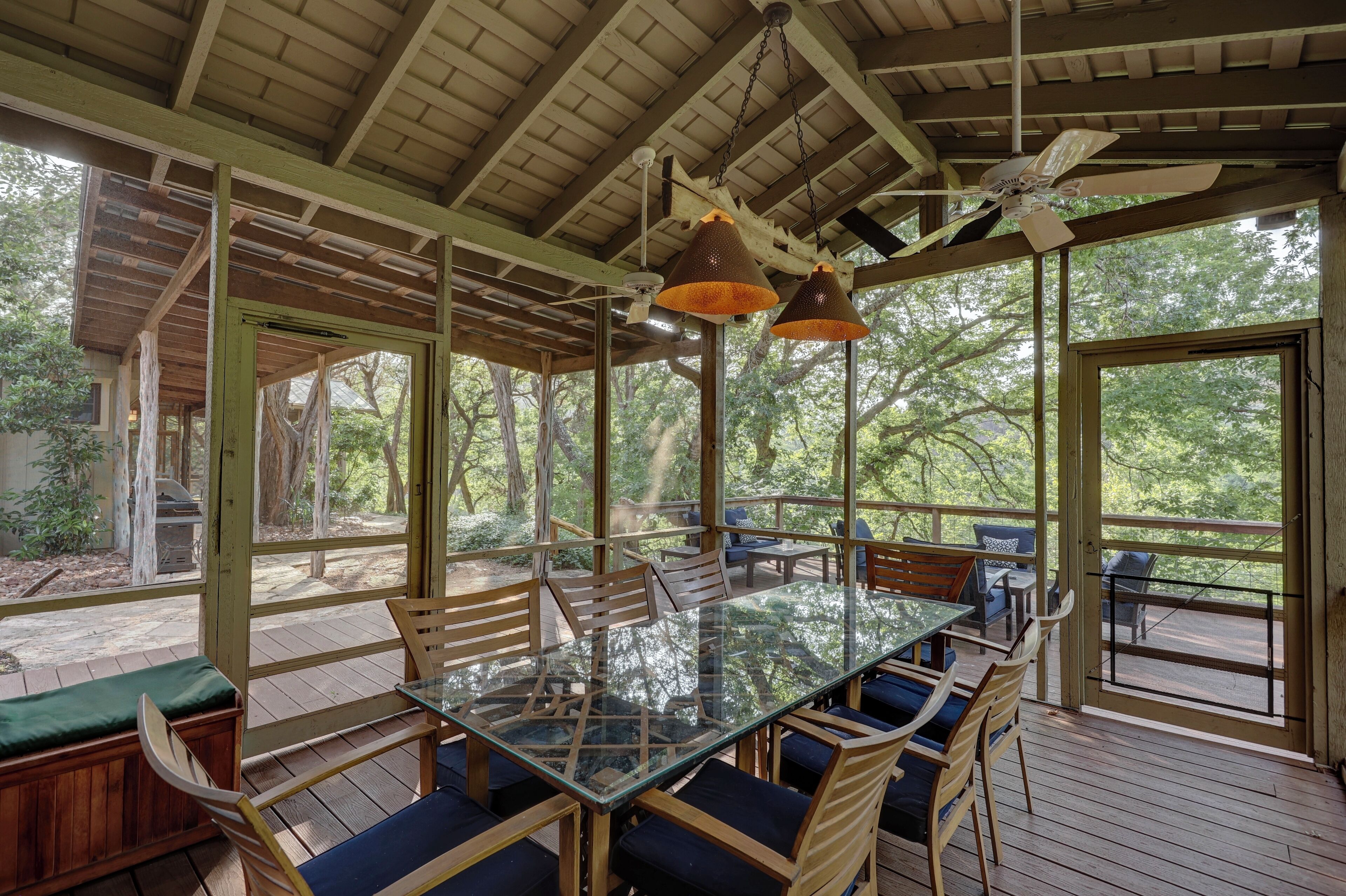 Beautiful & Private Riverfront, TOAD HALL ONE!