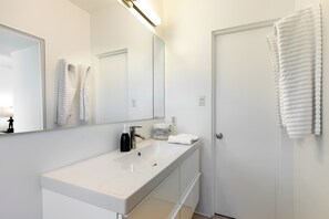 Hair dryer, towels - #2 Studio (PSP ID#4044) 2-night minimum, Historical Mid-Century Studio Apartment (Palm Springs)