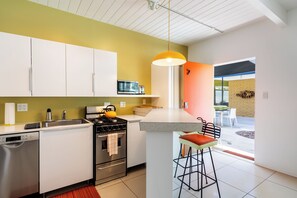 Fridge, oven, stovetop, dishwasher