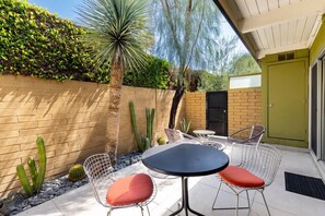 Outdoor dining - #3 Studio (PSP ID#4046)2-night minimum (Palm Springs)