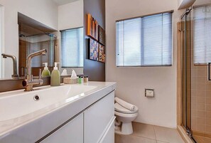 Hair dryer, towels - #5 Studio (PSP ID#4045) 2-night minimum (Palm Springs)