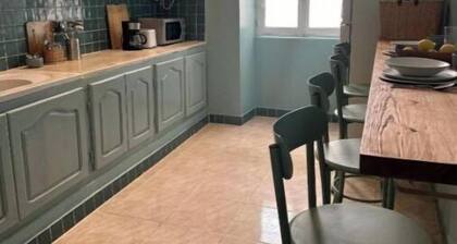 Chambre dans appartement partagé en plein centre ville, aux portes de la Médina