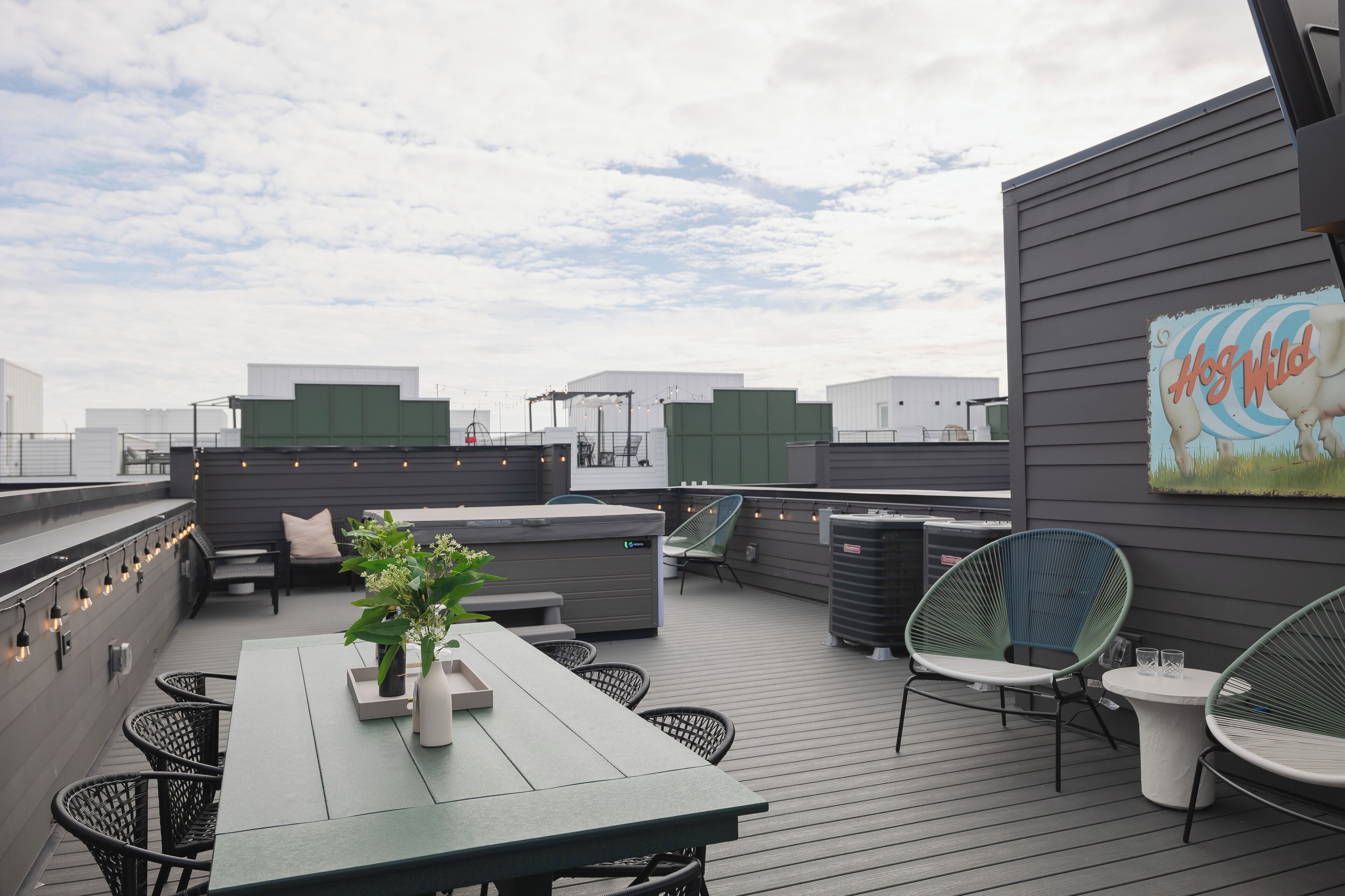Luxury Nashville Townhome with Rooftop Hotub! Short Uber to Broadway!