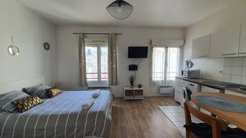 Fer et planche Ă repasser, Wi-Fi, draps fournis