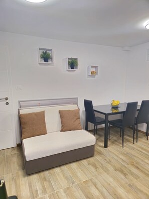 Dining - Cozy Coastal Getaway in Nerezine (Mali Losinj)